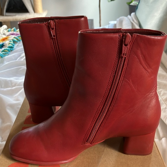 Camper Katie ultra soft boot. Wine/raspberry color, like new - Picture 5 of 9